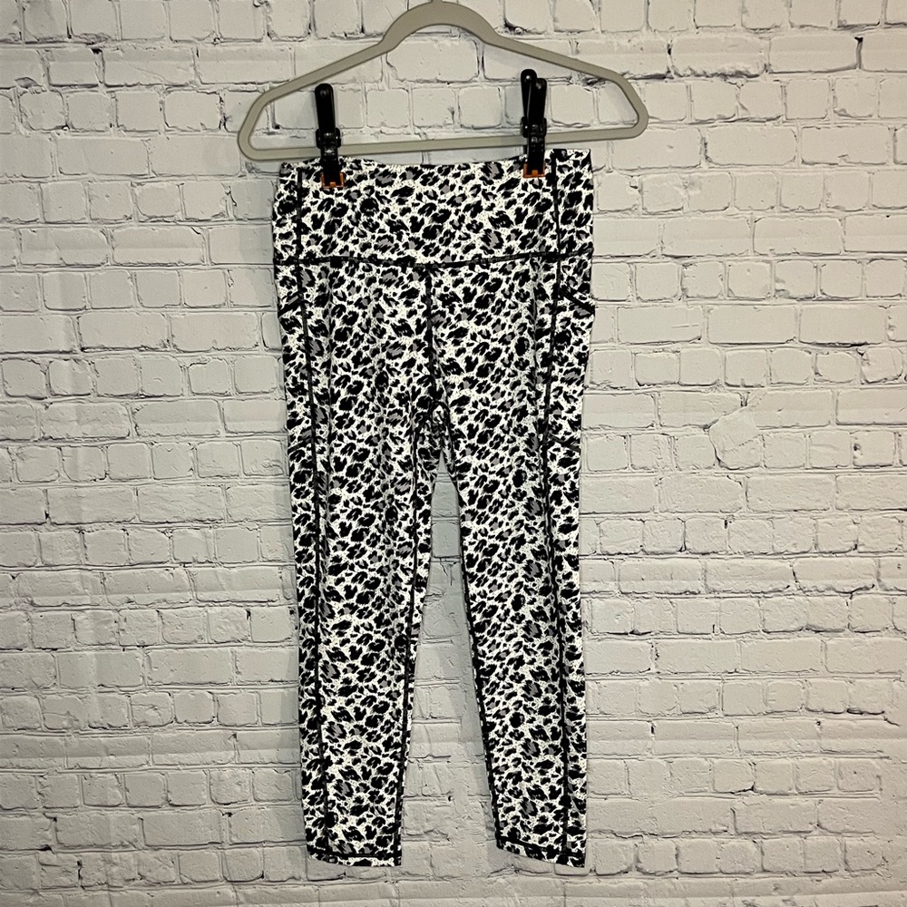 Zyia Snow Leopard Pocket Brilliant Hi-Rise 7/8 24" size 14-16